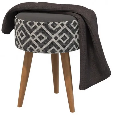 Банкетка 6-5132ТКчёр Юна, цвет ткань чёрная с рисунком, ШхГхВ 33х33х45 см.(круглая банкетка на трёх ножках), цвет ножек: тик