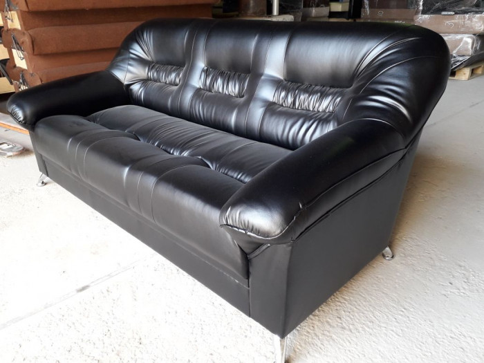 Диван кожаный черный, прямой 3-х местный, для дома, офиса, гостиной, кабинета Карелия